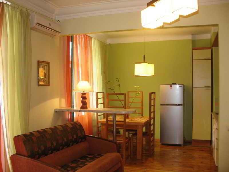 Ukrainian Hotel Service Apartments Киев Экстерьер фото