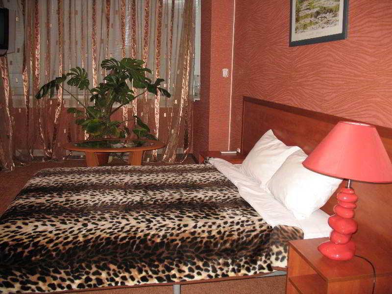 Ukrainian Hotel Service Apartments Киев Экстерьер фото