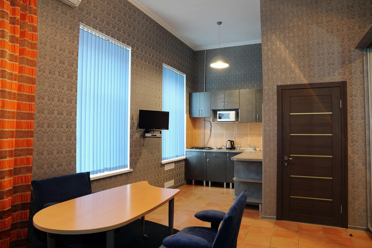 Ukrainian Hotel Service Apartments Киев Экстерьер фото