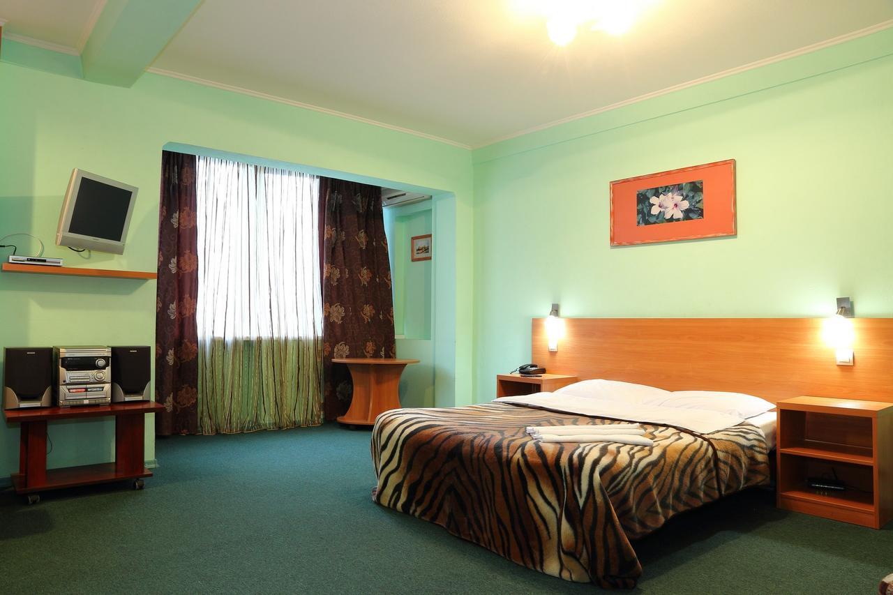 Ukrainian Hotel Service Apartments Киев Экстерьер фото