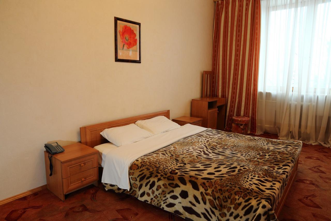 Ukrainian Hotel Service Apartments Киев Экстерьер фото