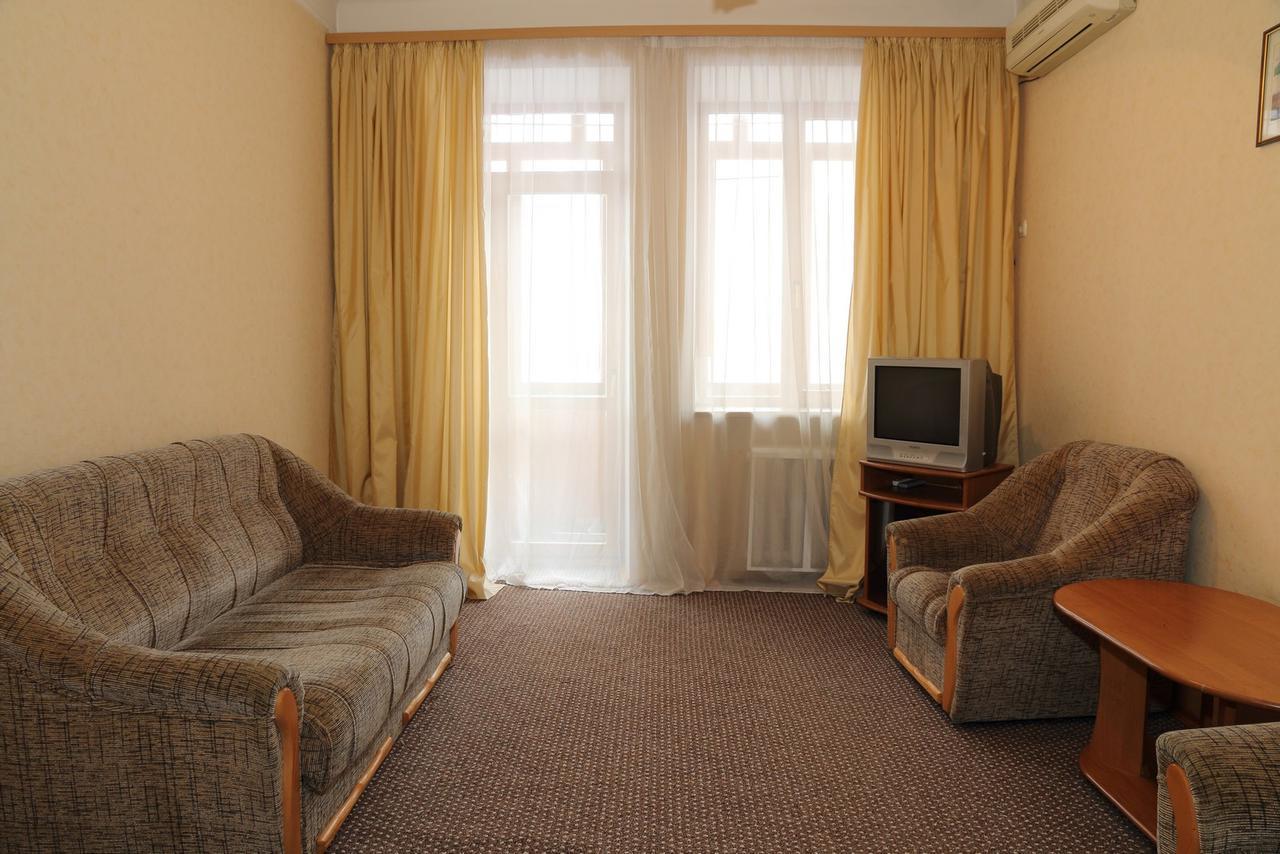 Ukrainian Hotel Service Apartments Киев Экстерьер фото